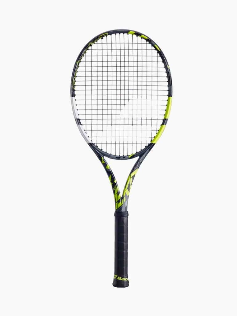 Descubra a raquete Babolat Pure Aero 98, a escolha perfeita para tenistas que buscam potência e spin. Ideal para jogadores intermediários e avançados.